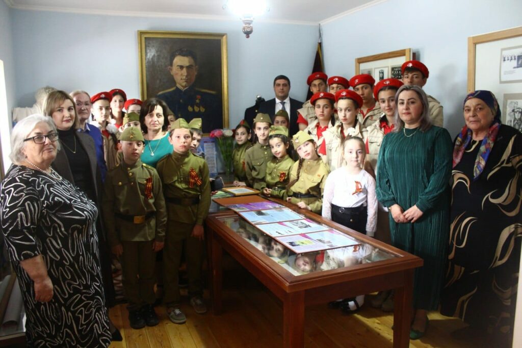 Визит учащихся Чегемской школы №1 в Дом-музей Героя Советского Союза Алима Юсуфовича Байсултанова