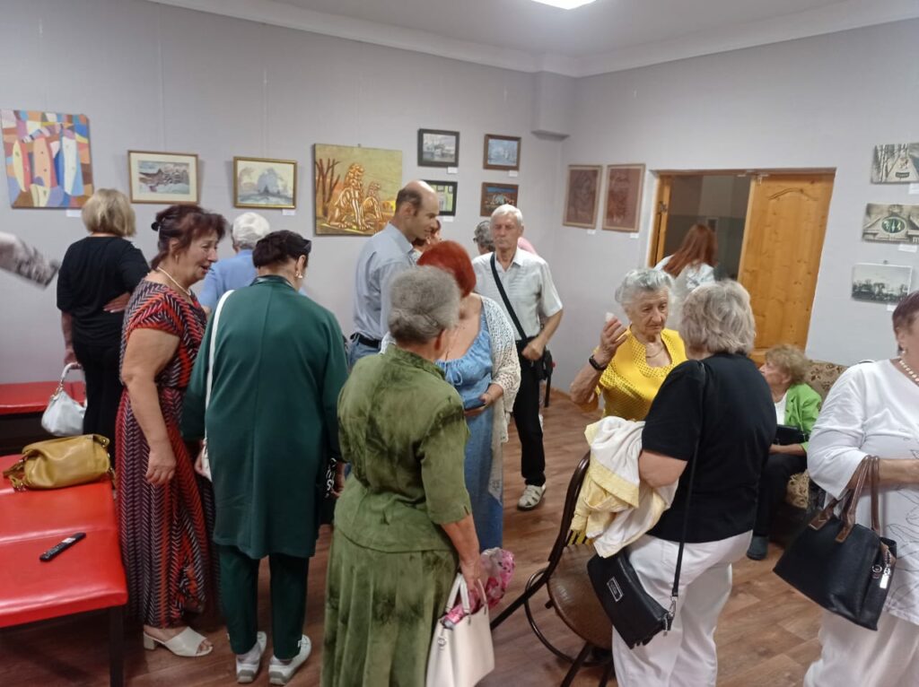 «Тихое очарование мгновений»: Петербургские художники подарили свое искусство Прохладному