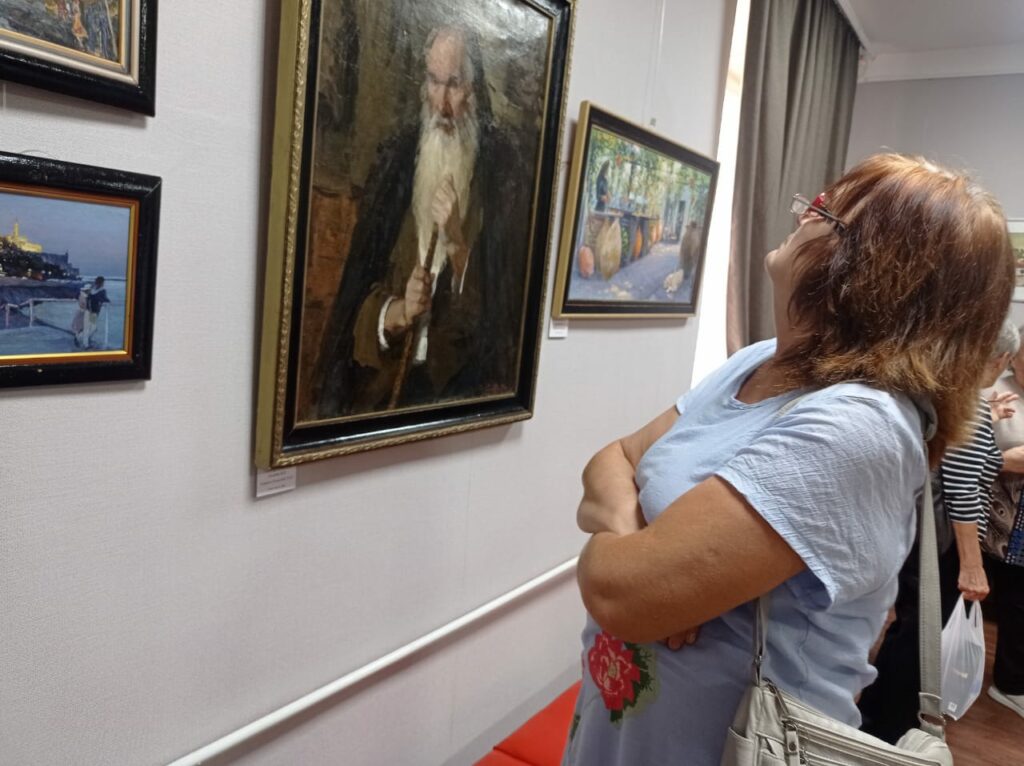 «Тихое очарование мгновений»: Петербургские художники подарили свое искусство Прохладному
