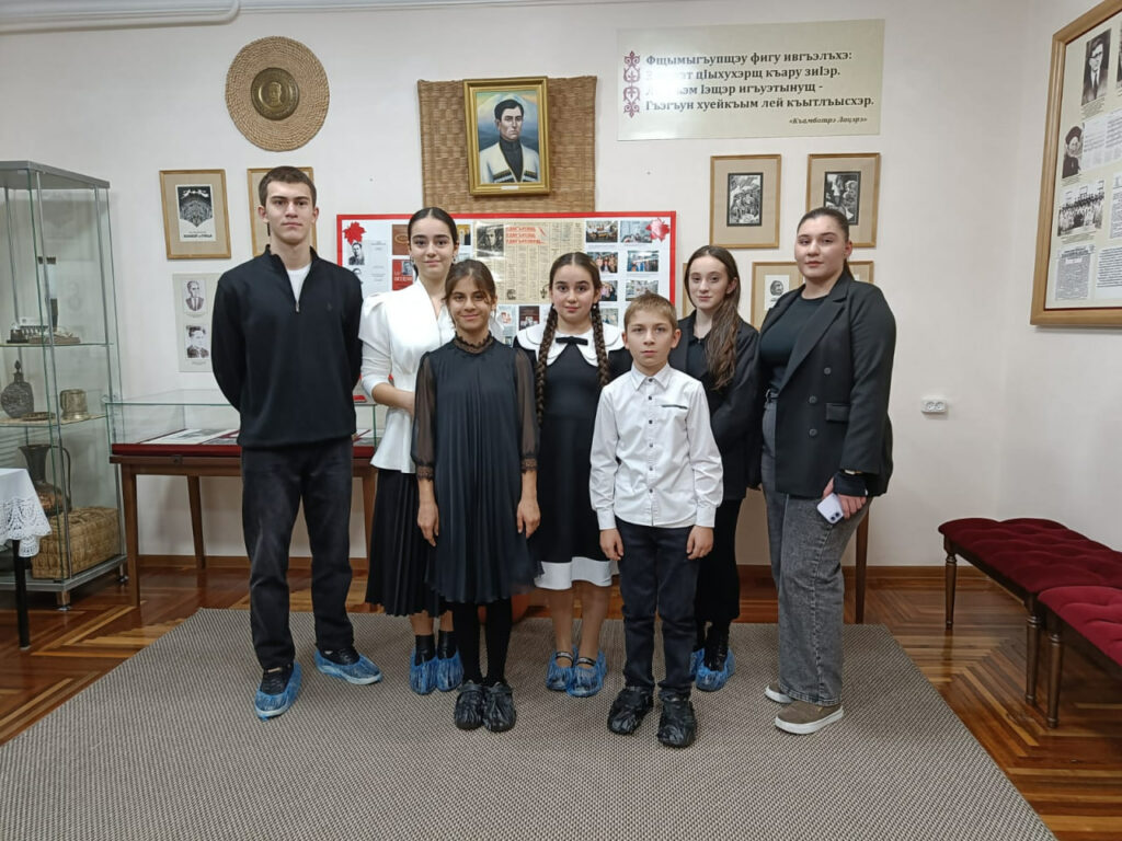 28 октября 2025 года — 125 лет со дня рождения Али Асхадовича Шогенцукова, великого советского кабардинского поэта и писателя, одного из основоположников кабардинской литературы!